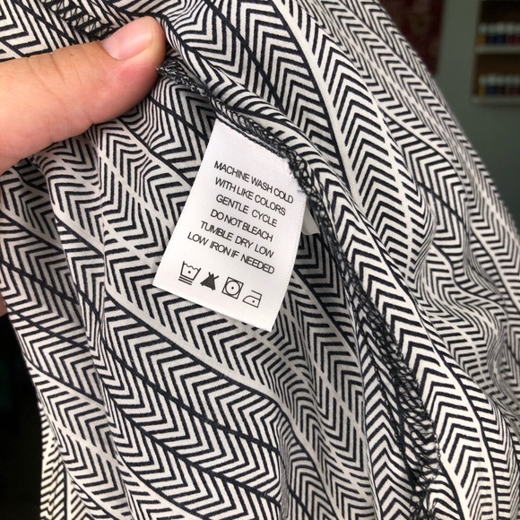 Foxcroft button up top size 16 arrow print - Picture 4 of 5